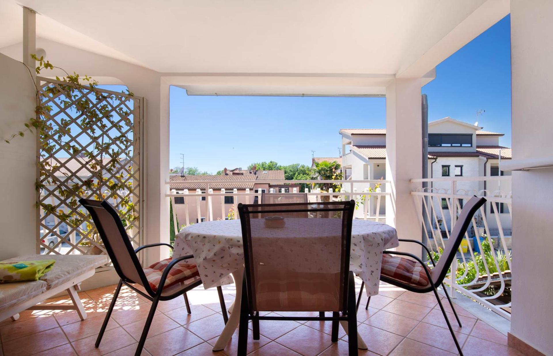 Ana With Terrace & Pet-friendly Apartment Poreč