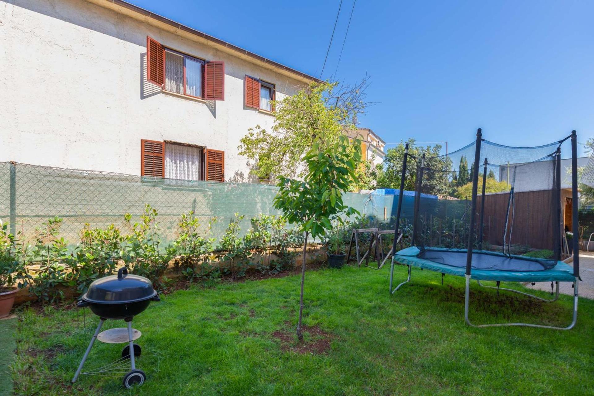 Apartment Ana With Terrace & Pet-friendly