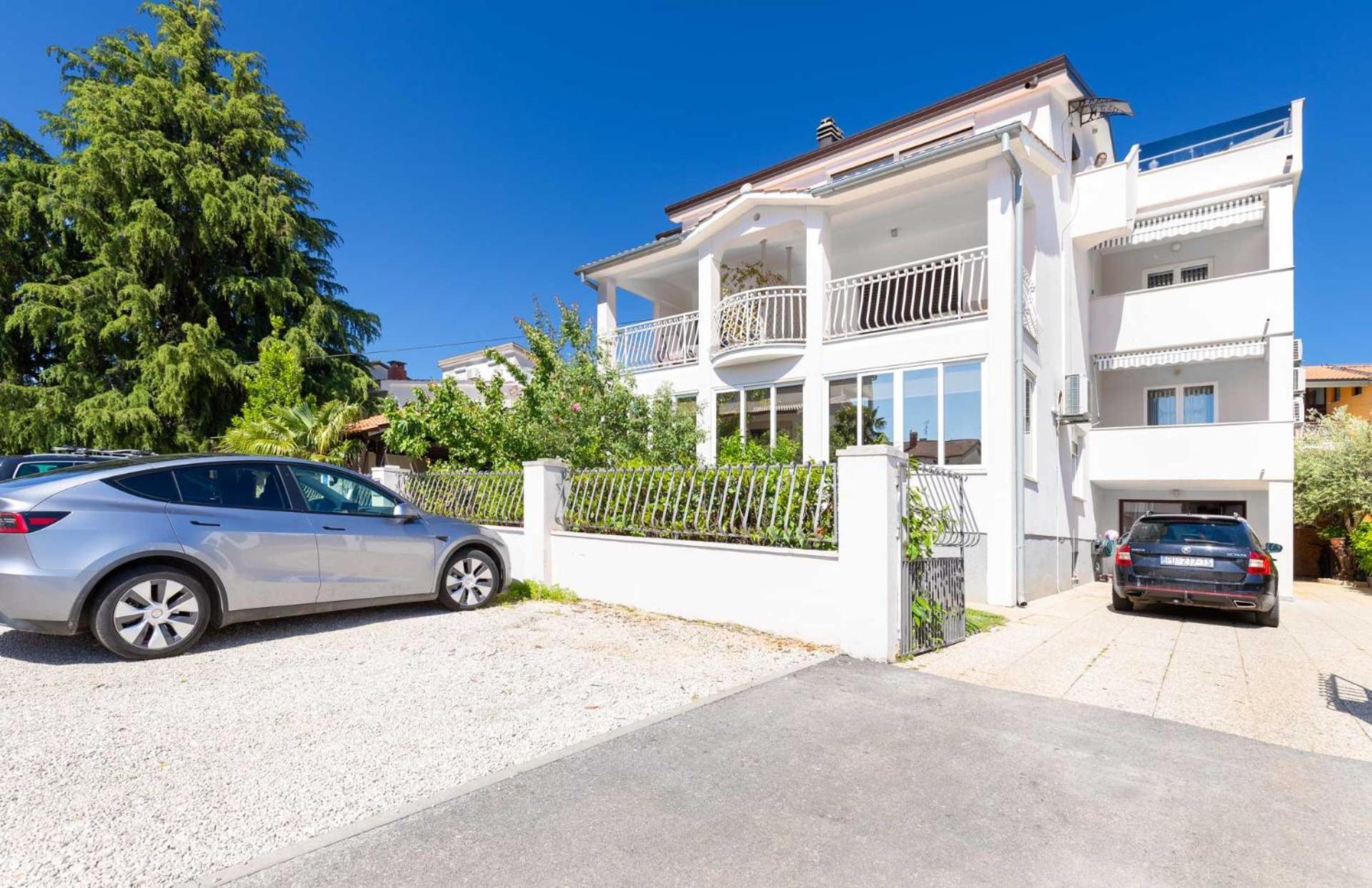 Ana With Terrace & Pet-friendly